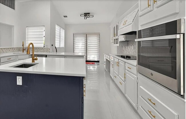 Building Photo - 4031 Coral Hills Dr