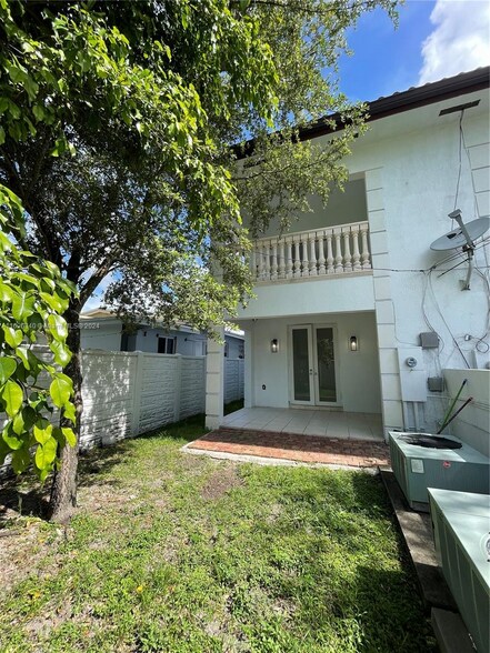Building Photo - 3350 SW 25th St