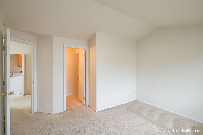 Building Photo - 6554 NE Forest Ln