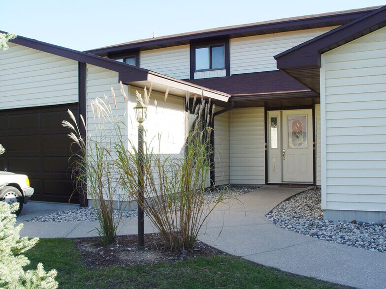 Building Photo - 6514 Bella Vista Dr NE