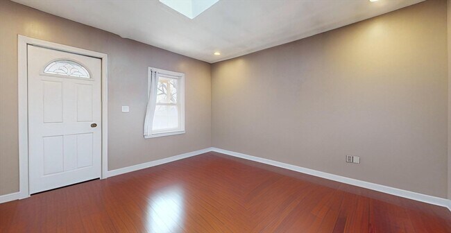 Building Photo - 315 Silver St