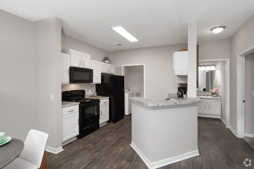 2BR, 2BA - 1,057SF - Kitchen - Summer Trace at Gulf Shores