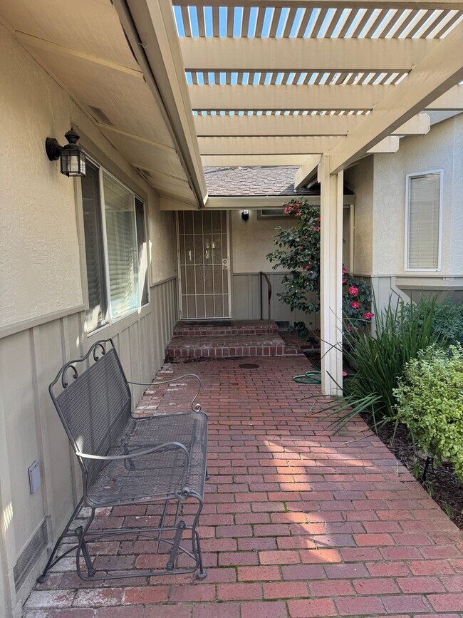 Building Photo - AVAILABLE NOW