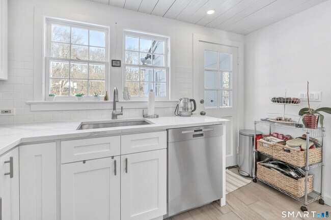 Building Photo - 70 Cranbury Rd