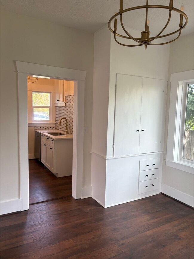 Building Photo - Beautifully Remodeled 3BA/1BA Audubon Home