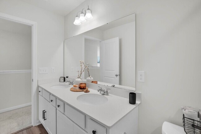 Building Photo - Bright & Welcoming 5-Bedroom Home in Richmond Hill, GA