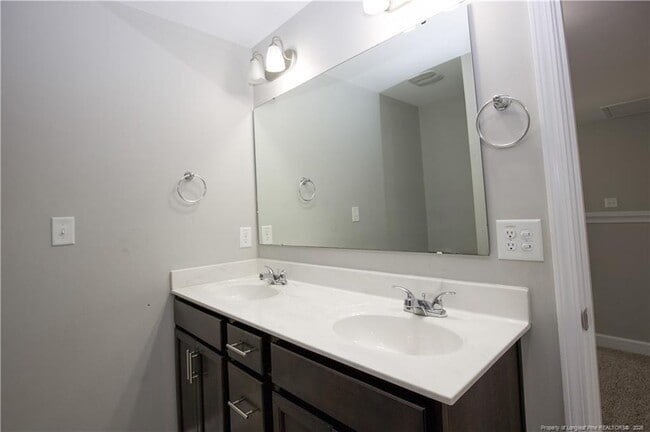 Building Photo - 5709 Pondhaven Dr