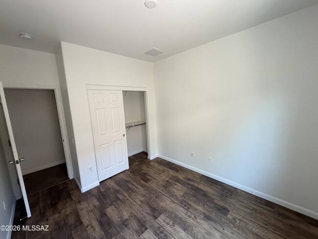 Building Photo - 880 West Calle Valenciana