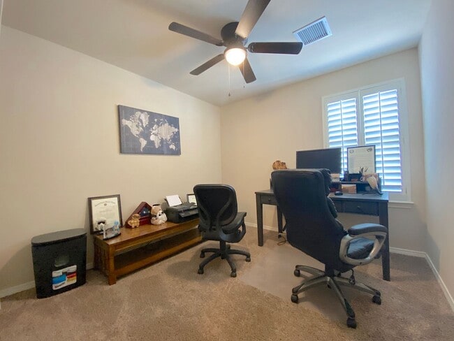 Building Photo - Gorgeous 4bed/3.5bath with 2 Master Bedrooms!