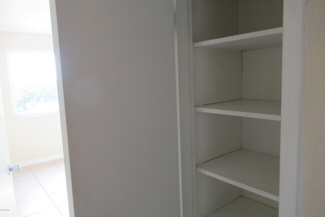 Building Photo - 732 N Halifax Ave