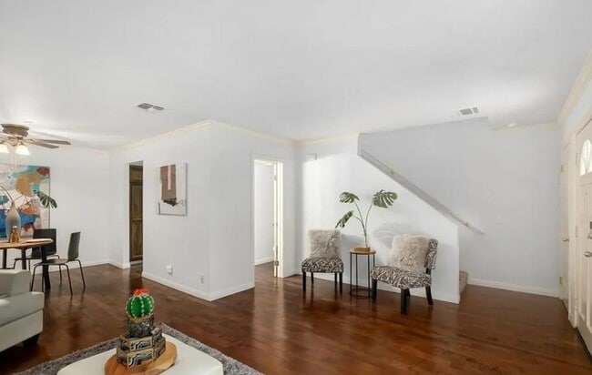 Building Photo - 1340 Mayflower Ave