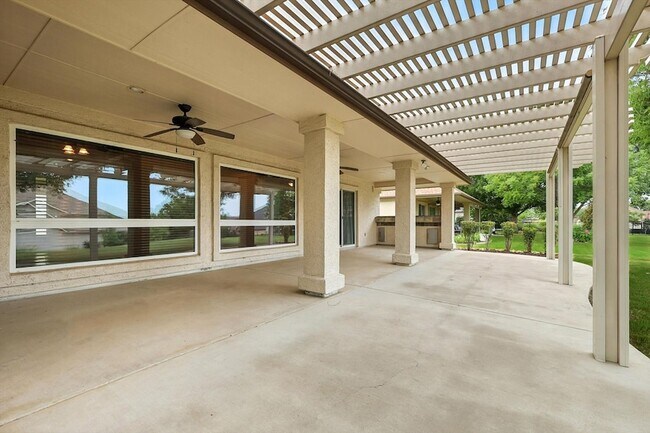 Building Photo - 10000 La Jolla Way