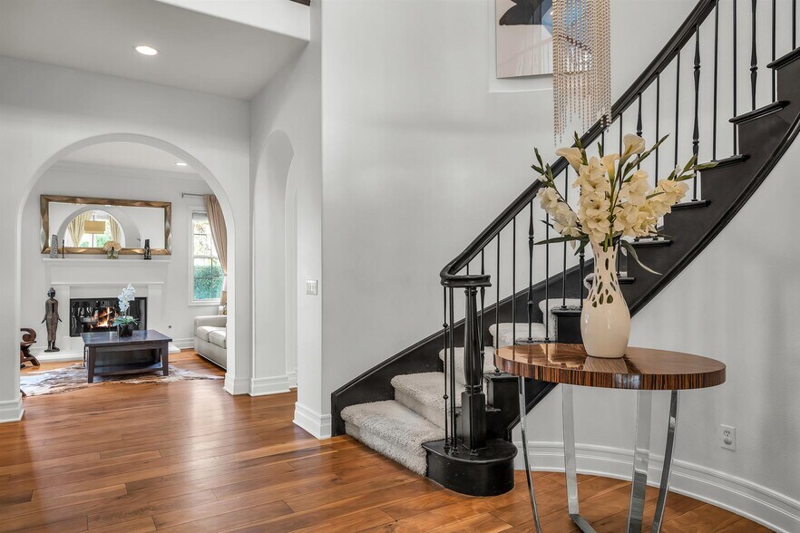 Building Photo - 8001 Ocean Bluff Dr