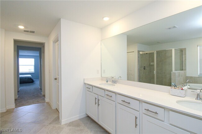 Building Photo - 2213 Avocado Ln