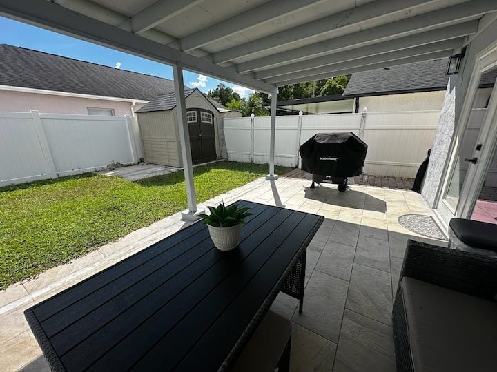 Building Photo - 6228 Ryegrass St