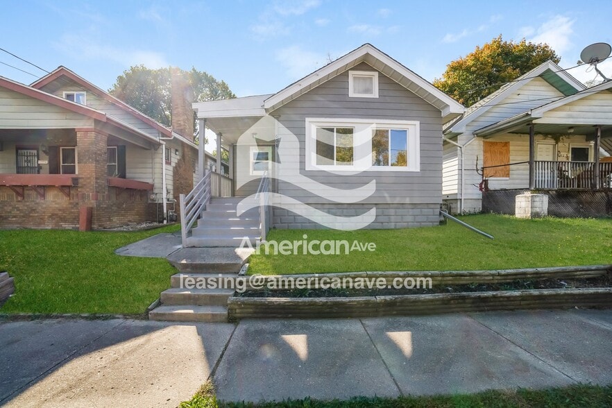 Building Photo - 608 E Thrush Ave