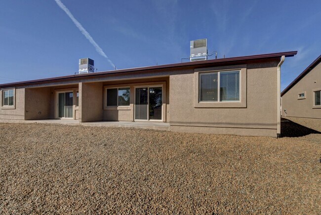 Building Photo - 3013 N Corrine Dr