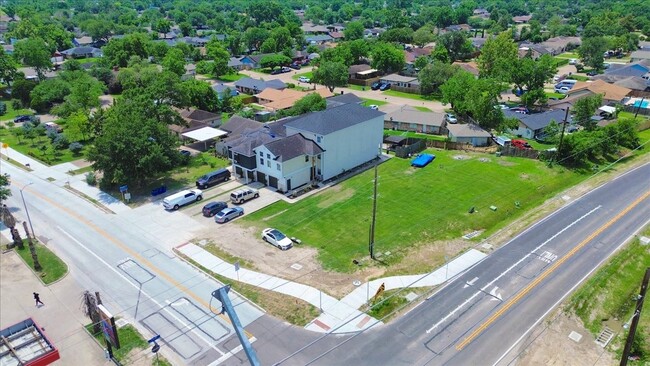Building Photo - 13117 Vickery St