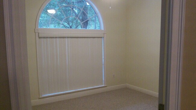 Building Photo - 2414 SW 98 Dr