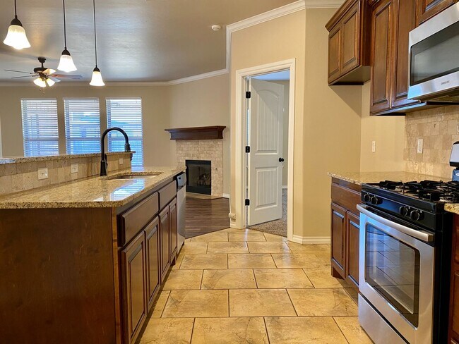 Building Photo - Beautiful 4 Bed, 2 Bath in Deer Creek Schools!