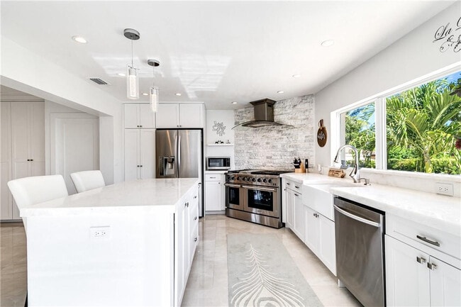 Building Photo - 2948 NE 35th Ct