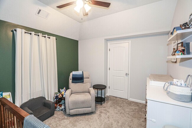 Building Photo - 550 Jensen Ln