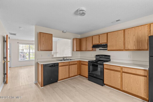 Building Photo - 1144 Pueblo Dr