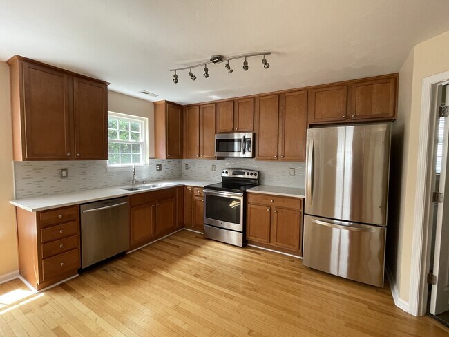 Building Photo - 1508 Parks Ave