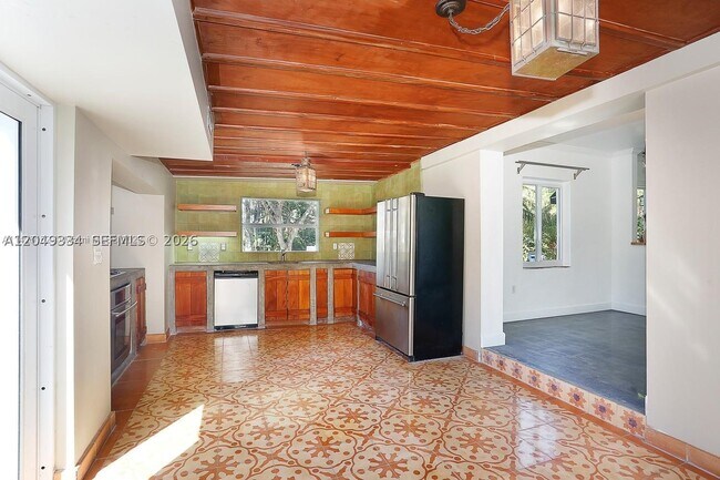 Building Photo - 6116 SW 46th St