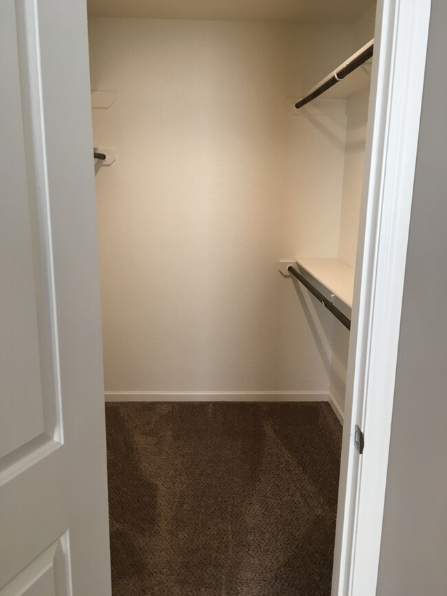 Building Photo - 3 Bed 2 Car Townhome in Grain Valley