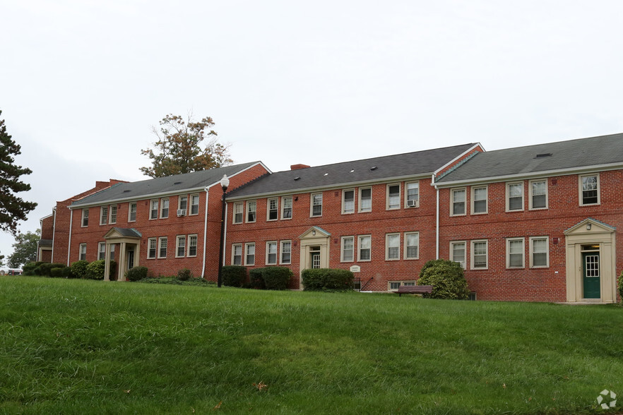 Primary Photo - Lochwood Apartments