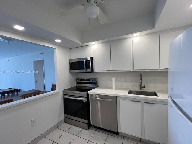 Building Photo - 20515 E Country Club Dr