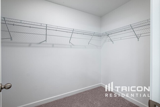 Building Photo - 124 E Rdg Wy