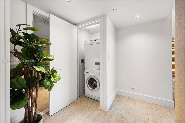 Building Photo - 102 24th St