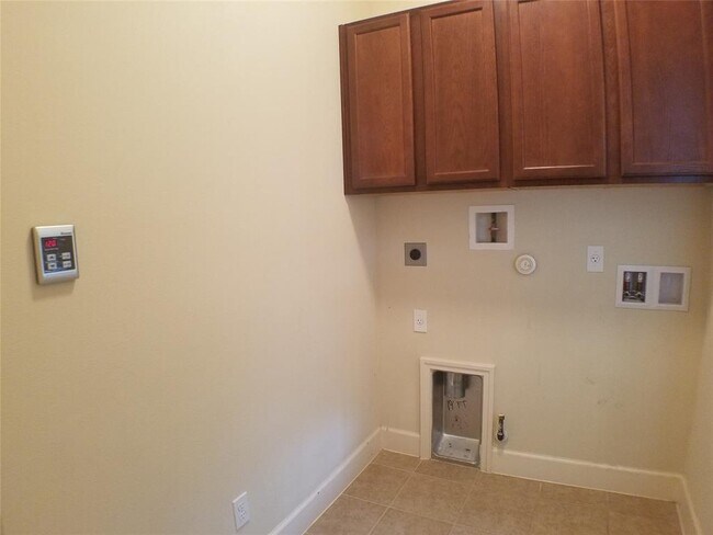 Building Photo - 5408 Evans Ave