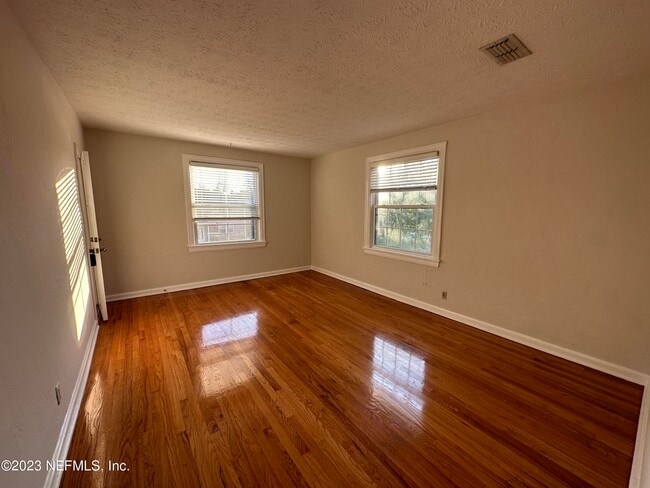 Building Photo - 1261 Belmont Terrace