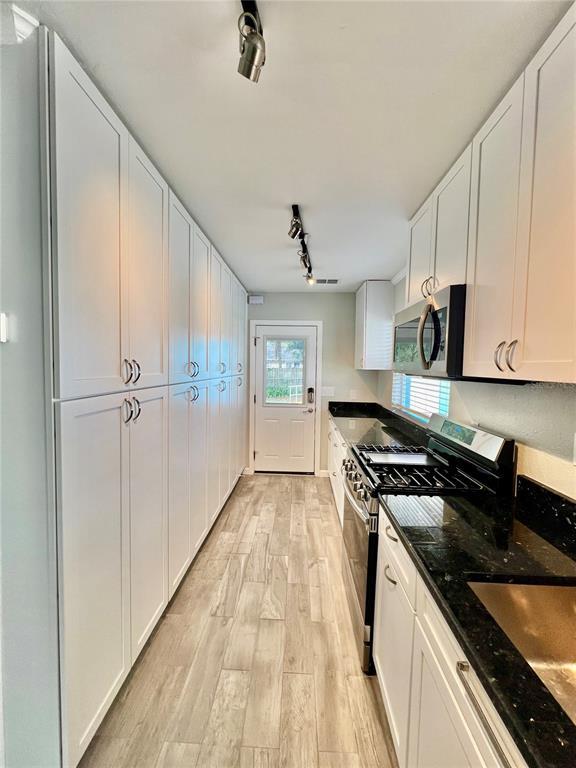 Building Photo - 107 W Minnehaha St