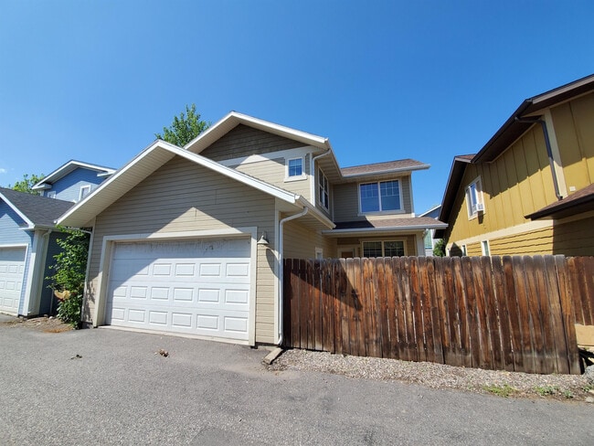 Building Photo - 3883 Bosal St