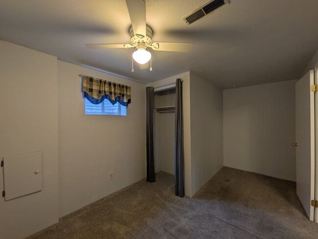 Building Photo - 2128 Beacham Dr