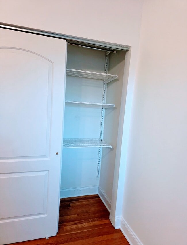 Building Photo - 2544 W Hollywood Ave