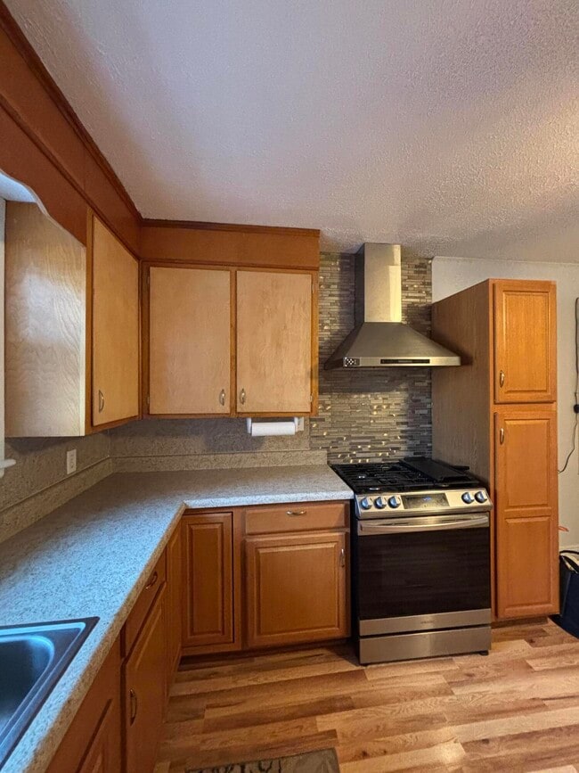 Building Photo - 919 Seminole Ave