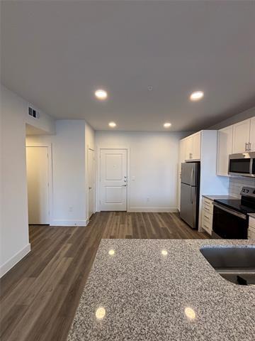 Building Photo - 300 N McDonald St