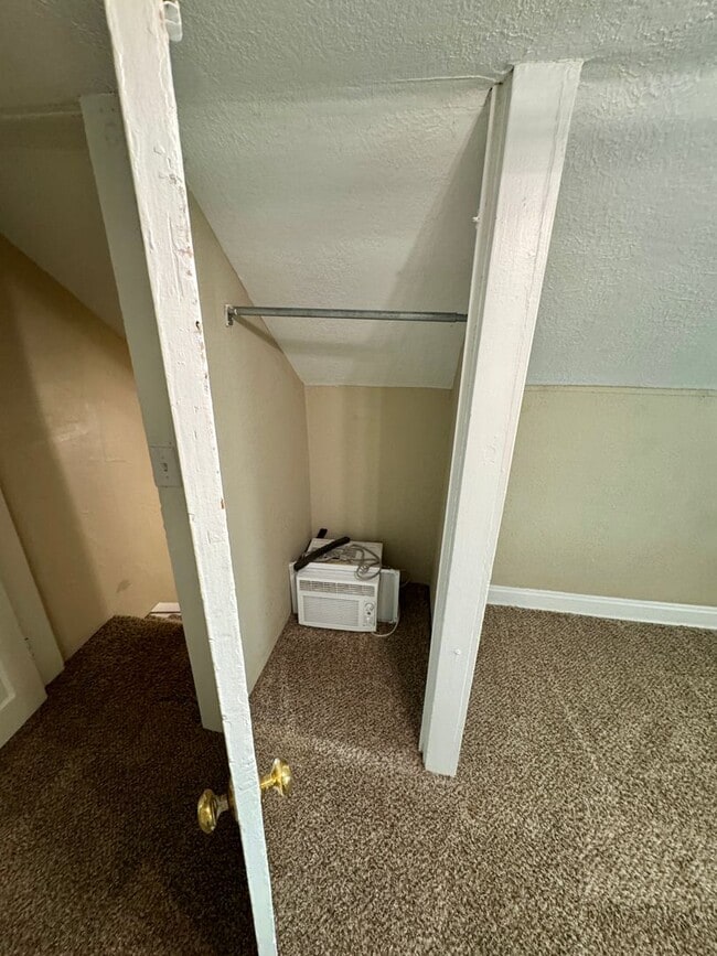 Building Photo - 2542 Glen Echo Dr