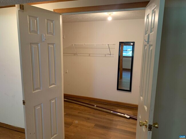 Building Photo - 103 Cloverhill Ct