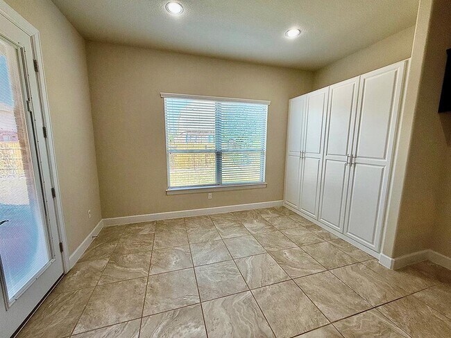 Building Photo - 9605 Brians Path