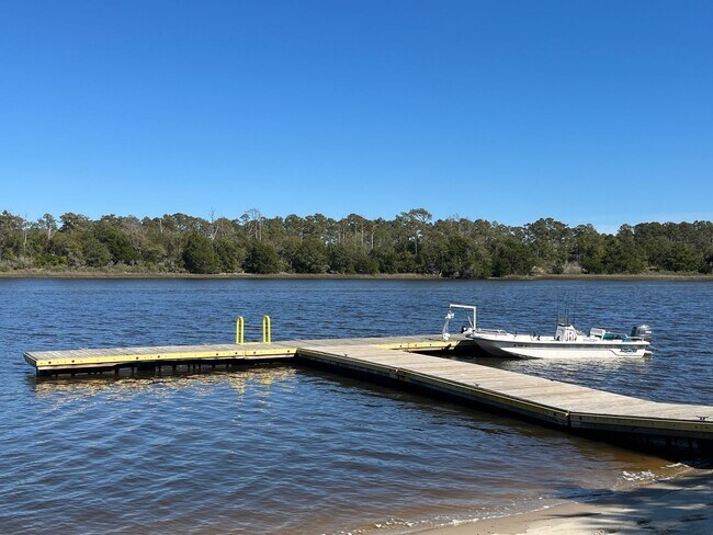 Building Photo - OFF-SEASON FURNISHED MONTHLY RENTAL AVAILABLE JAN '26