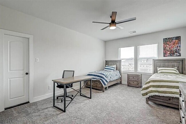 Building Photo - 216 Waterstone Dr