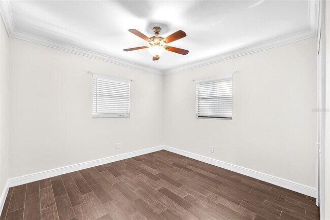 Building Photo - 2912 W Lake Ave