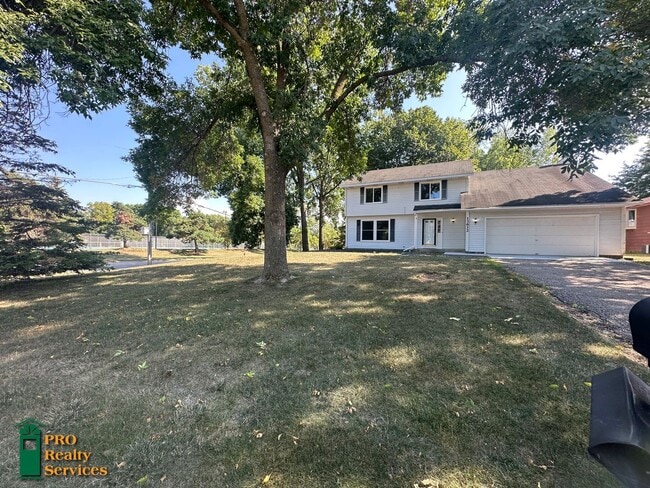 Building Photo - 4 Bedroom Home in Burnsville
