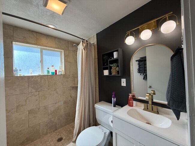 Building Photo - Modern Comfort in the Heart of West Jordan...